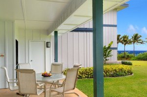 Seating for 6 at this outdoor table